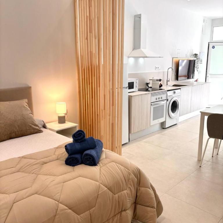 URBAN HOME CENTER - alma - One-Bedroom Apartment - 3