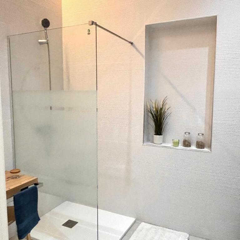 URBAN HOME CENTER - alma - One-Bedroom Apartment - 18