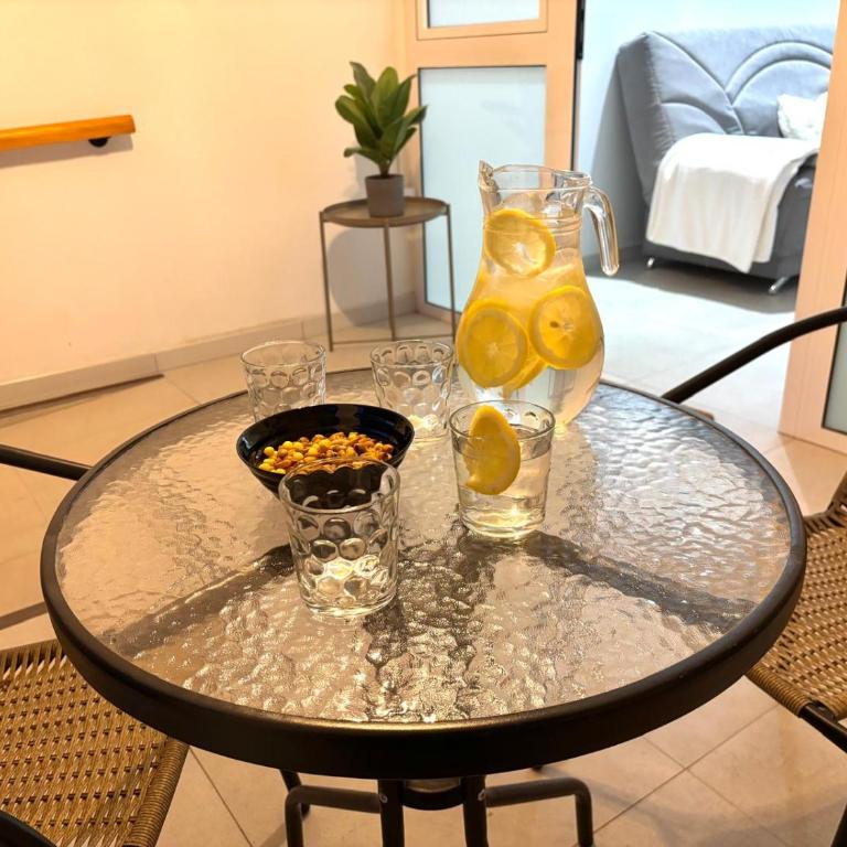 URBAN HOME CENTER - alma - One-Bedroom Apartment - 24
