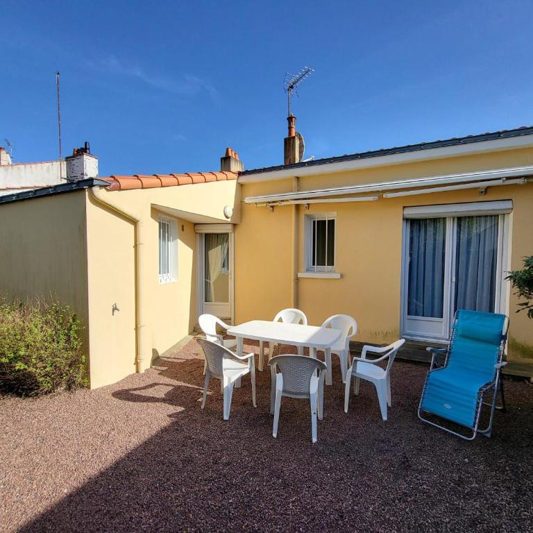 Charmant T3 avec Jardin Clos à 700m de la Plage et Commerces - FR-1-92-768 - Maison de Vacances (4 Adultes) - 1