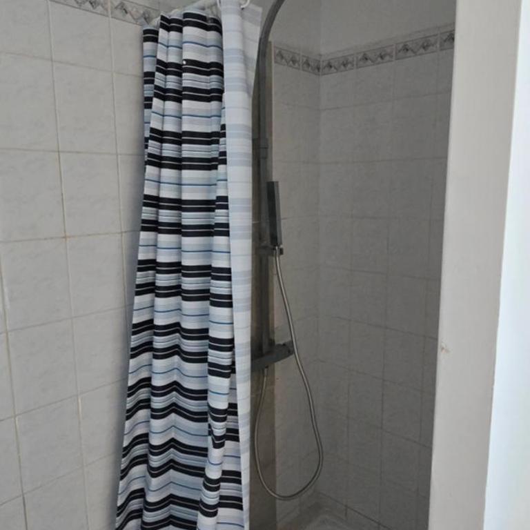 Maison avec piscine proche océan - Four-Bedroom House - 24