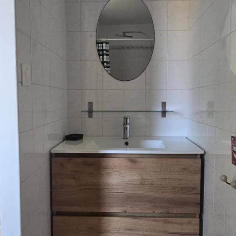 Maison avec piscine proche océan - Four-Bedroom House - 23