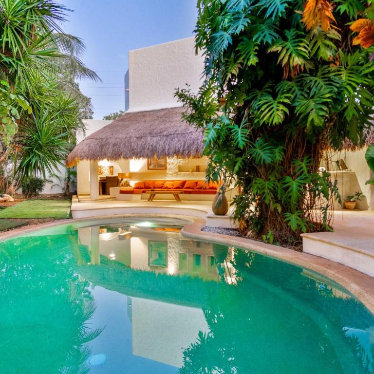 Casa Ceiba - 4 Bedroom Villa with Private Pool and great location in trendy neighborhood - fits 8 - Three-Bedroom Villa - 1