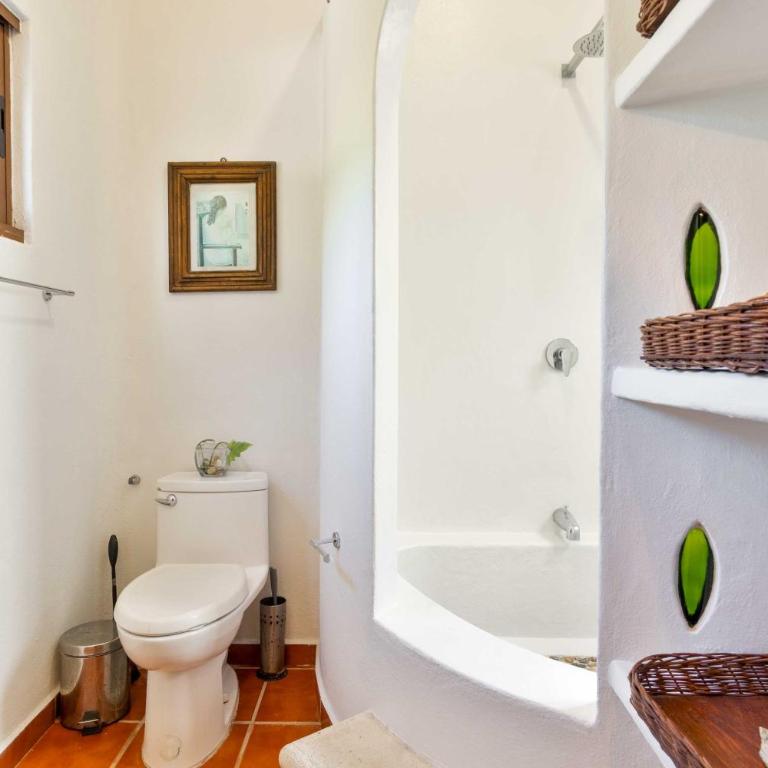 Casa Ceiba - 4 Bedroom Villa with Private Pool and great location in trendy neighborhood - fits 8 - Three-Bedroom Villa - 19