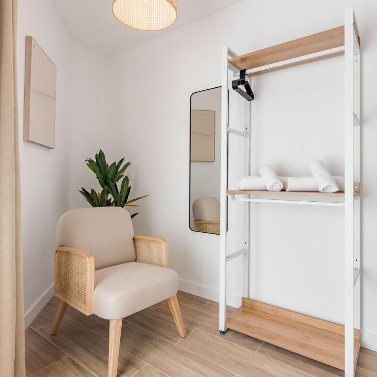 The Madrid Studios by Charming - Studio - Disability Access - 3