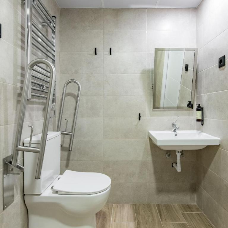 The Madrid Studios by Charming - Studio - Disability Access - 4