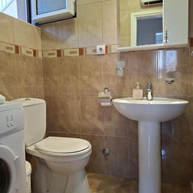 Veron Apartments - Two-Bedroom Apartment - 2