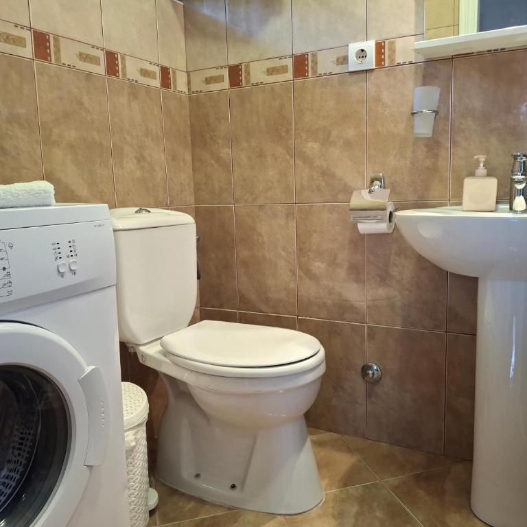 Veron Apartments - Two-Bedroom Apartment - 3