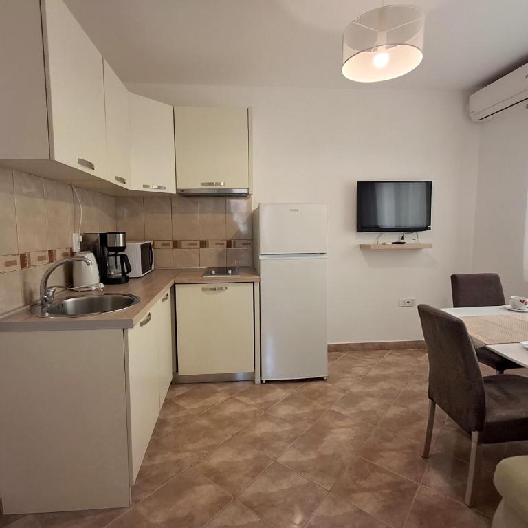 Veron Apartments - Two-Bedroom Apartment - 6