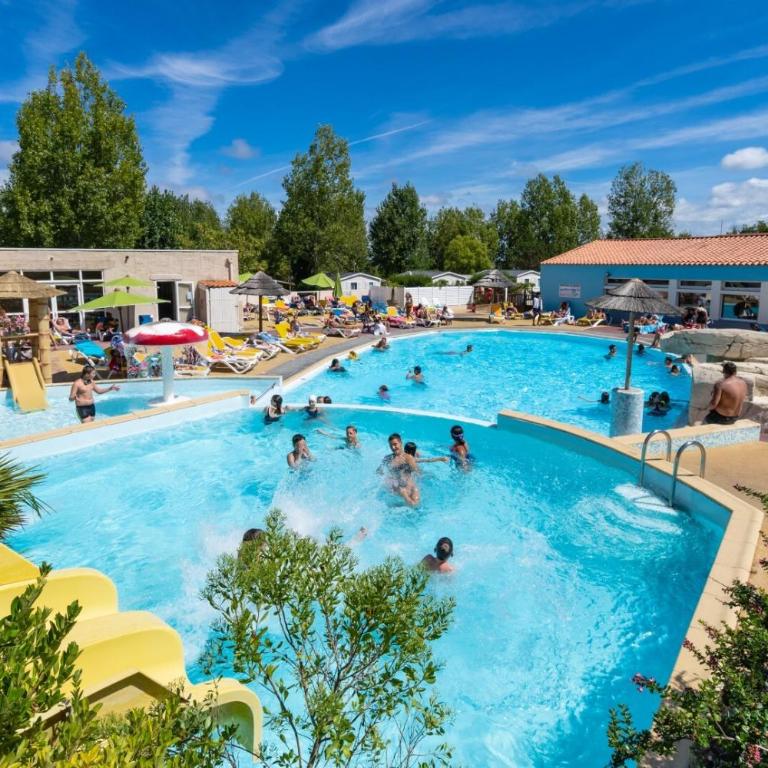 Camping Le Bois Soleil - Mobil home 3 pièces 4 personnes + TV MAE-4364 - Mobile Home - 33
