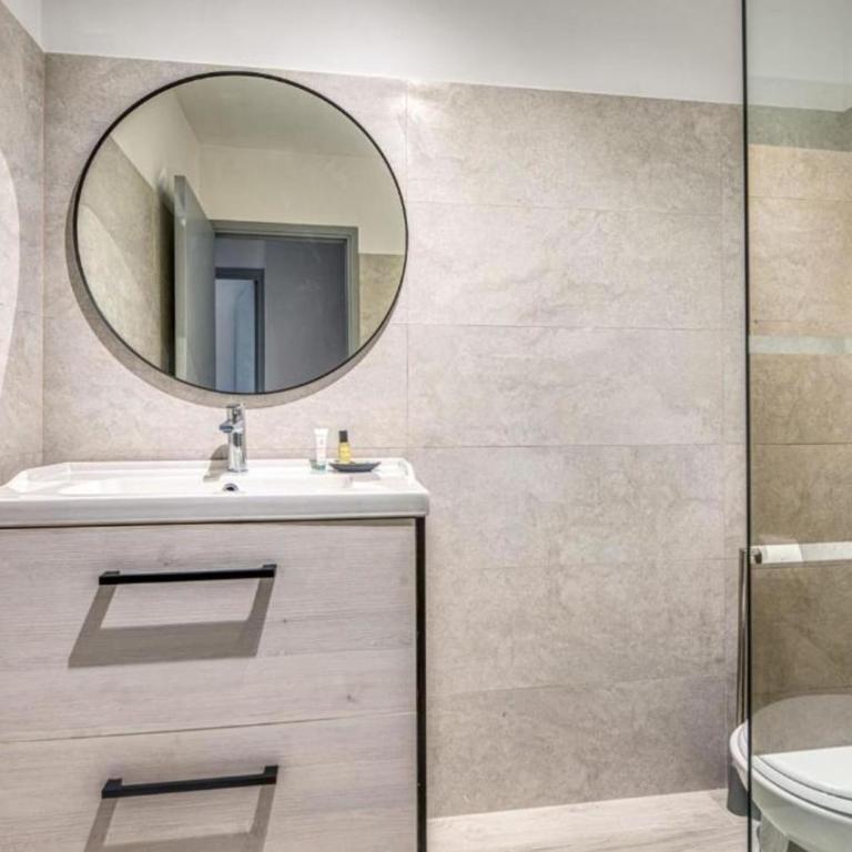 Bright apartment with a view in Antibes - Apartment - 8