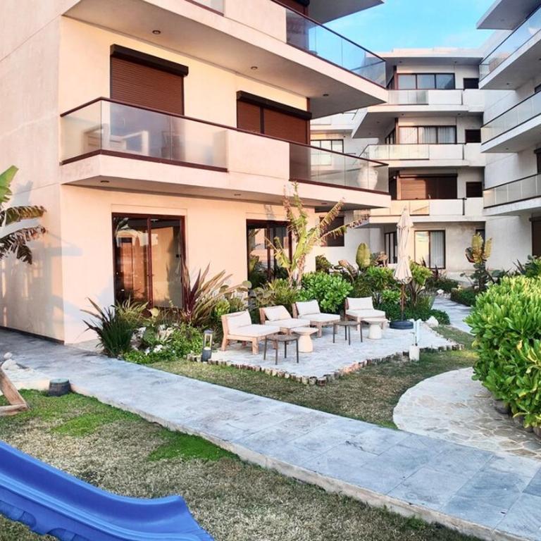Alberca con terraza privada y con acceso a la playa - Apartamento de 2 dormitorios con terraza - 3