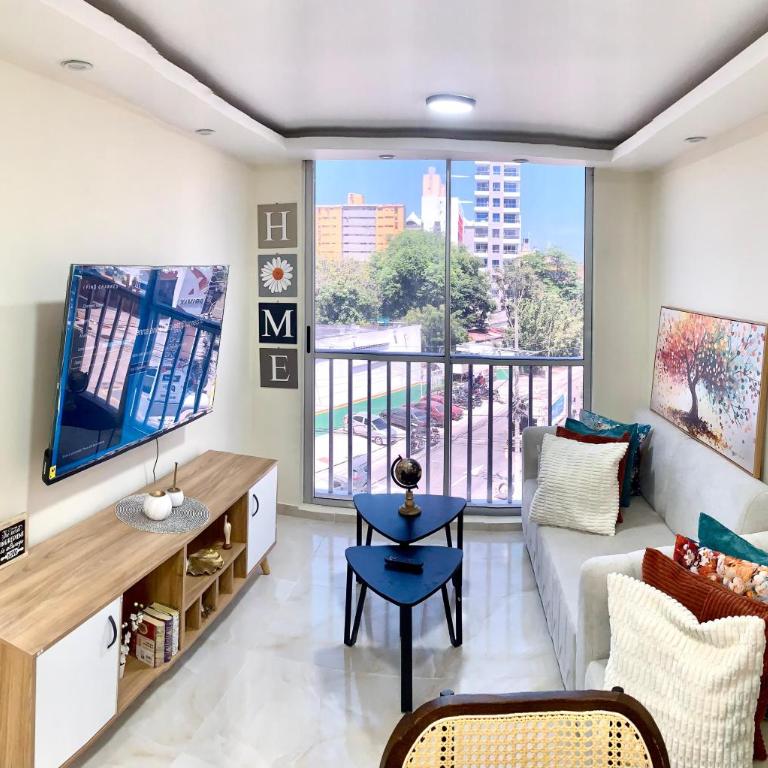 Hermoso apartamento por días - Three-Bedroom Apartment - 2