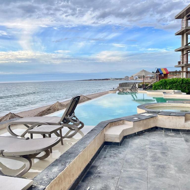 Alberca con terraza privada y con acceso a la playa - Apartamento de 2 dormitorios con terraza - 10