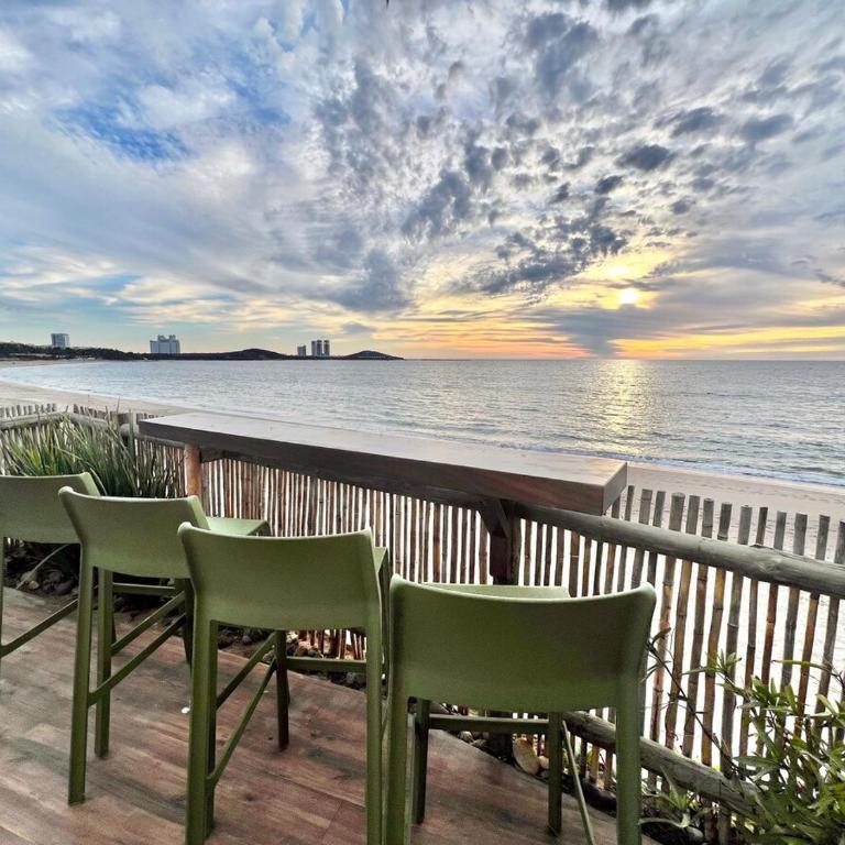 Alberca con terraza privada y con acceso a la playa - Apartamento de 2 dormitorios con terraza - 17