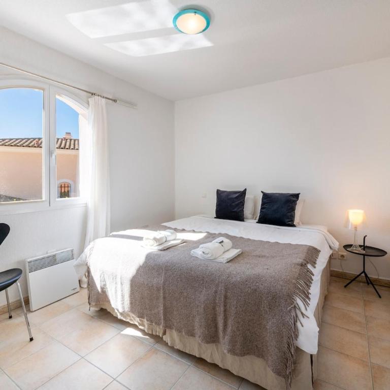 Family Villa with Pool, 5 Min Walk to Beach - Haus mit 4 Schlafzimmern - 24