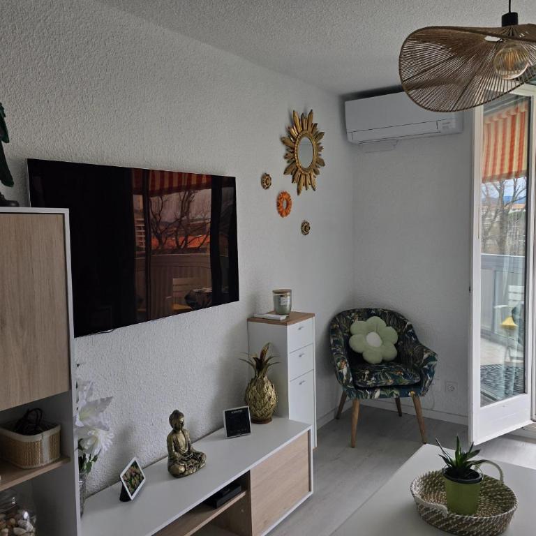 Apartment with View and Terrace in Fréjus - Apartment - 5