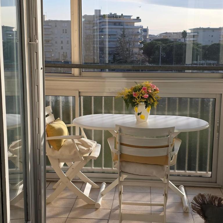 Apartment with View and Terrace in Fréjus - Apartment - 14