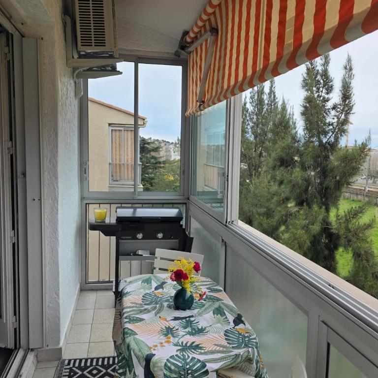 Apartment with View and Terrace in Fréjus - Apartment - 16