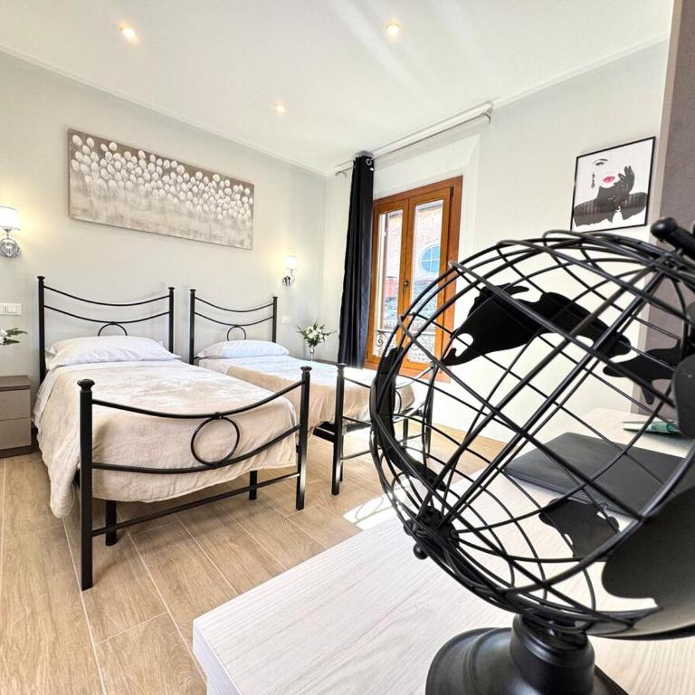 Portico Room - a stone's throw from Piazza Maggiore - One-Bedroom Apartment - 6