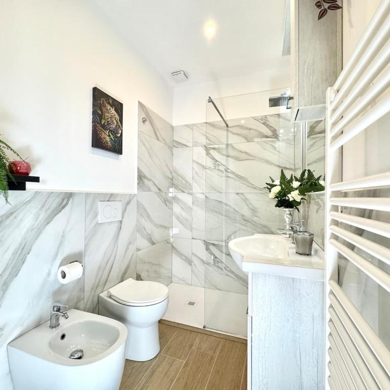 Portico Room - a stone's throw from Piazza Maggiore - One-Bedroom Apartment - 5