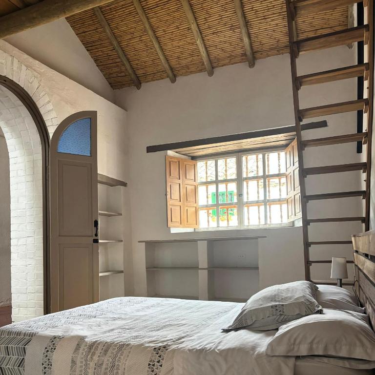 Hostal Casa Tyba - Double Room with Private Bathroom - 4