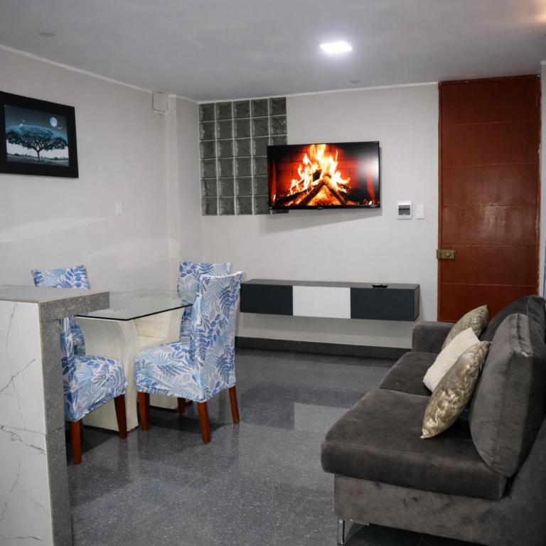 Peruyork Arbnb - Calle España - Two-Bedroom Apartment - 2