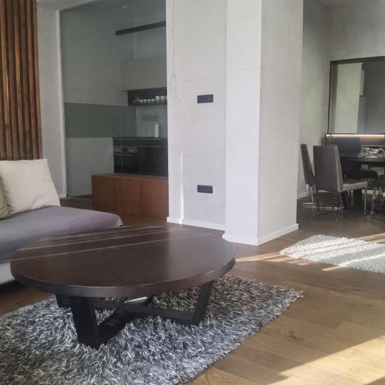 Brand New 3BR Apartment Prime Location and Free Parking - Apartman sa 3 Spavaće Sobe i Balkonom - 1