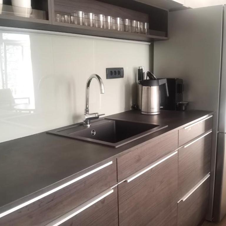 Brand New 3BR Apartment Prime Location and Free Parking - Apartman sa 3 Spavaće Sobe i Balkonom - 11