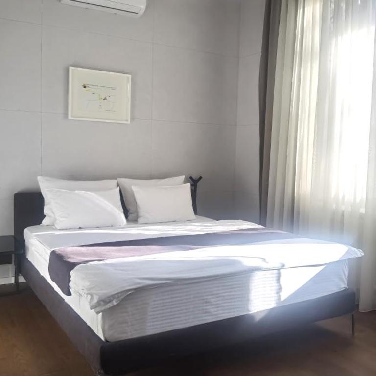 Brand New 3BR Apartment Prime Location and Free Parking - Apartman sa 3 Spavaće Sobe i Balkonom - 12