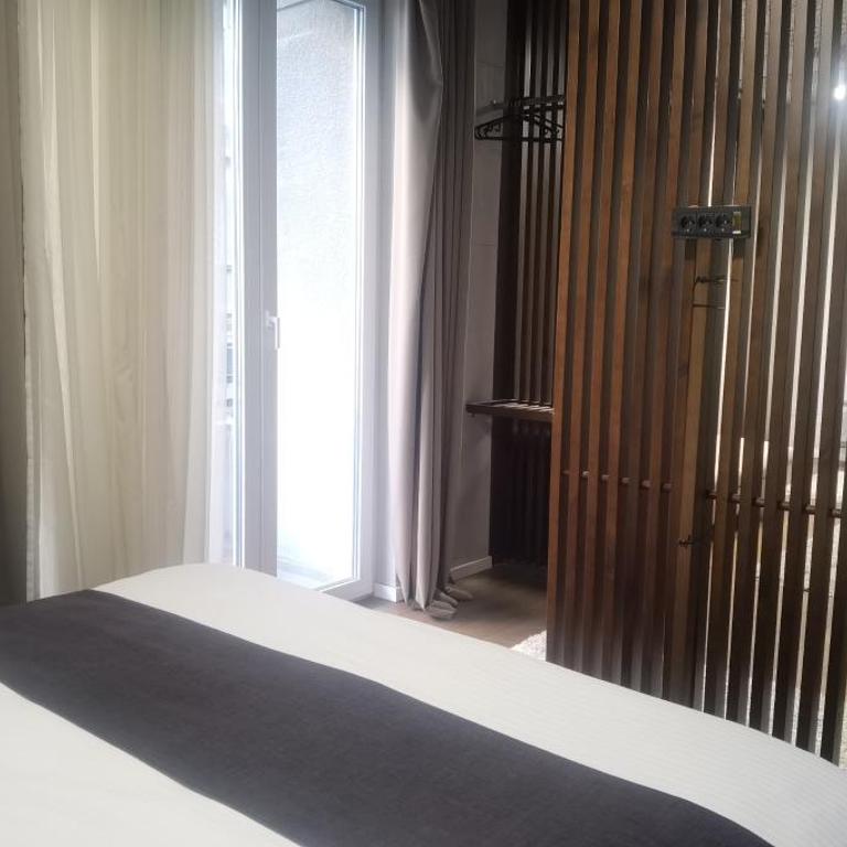 Brand New 3BR Apartment Prime Location and Free Parking - Apartman sa 3 Spavaće Sobe i Balkonom - 17