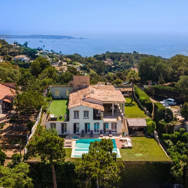 Villa exclusive au sommet de Cannes, 8 chambres, double piscine, vue sur la mer - Villa - 2