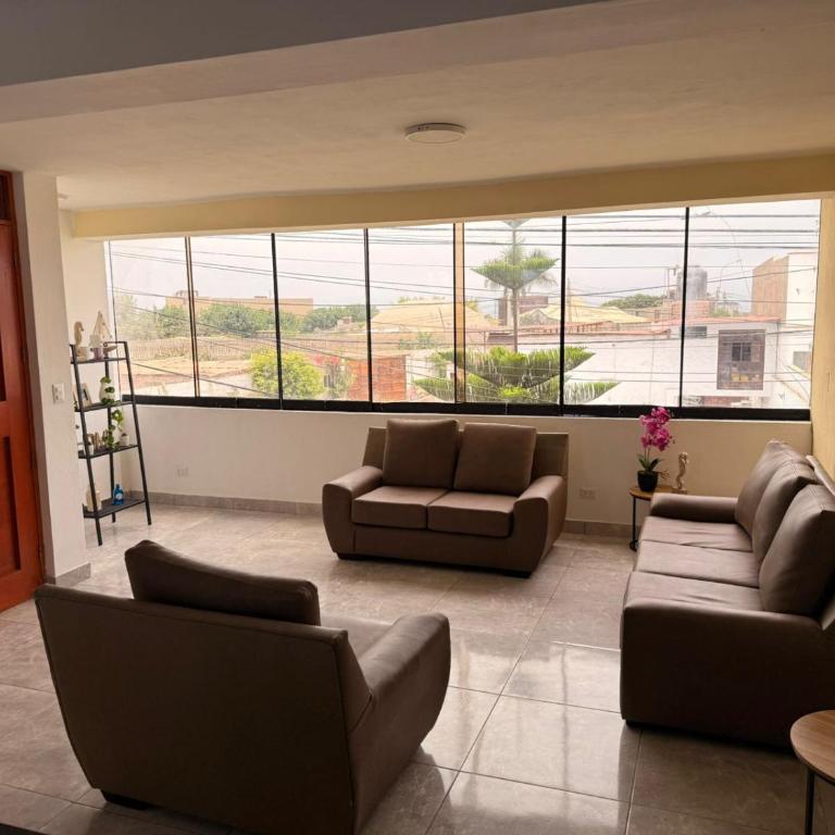 Family Apartment Steps from the Sea, Apartamento familiar cerca a la playa - Three-Bedroom Apartment - 1