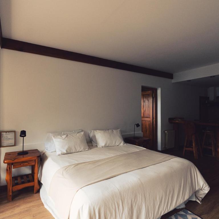 El Remanso del Lago - Habitación con cama extragrande y vistas al lago - 4