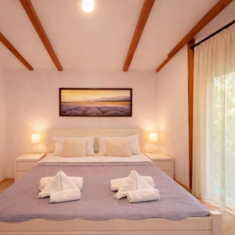 Private Pool Villa - One Group Only - Full Privacy - Garden & BBQ - Vila - 25
