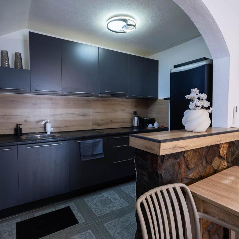 FlyInn Apartment - One-Bedroom Apartment - 3