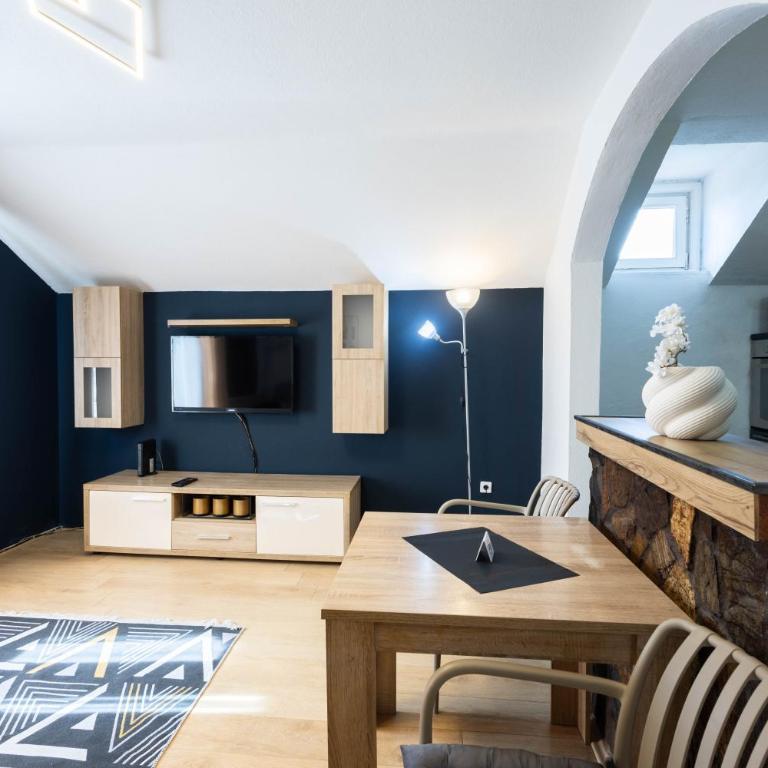 FlyInn Apartment - One-Bedroom Apartment - 11