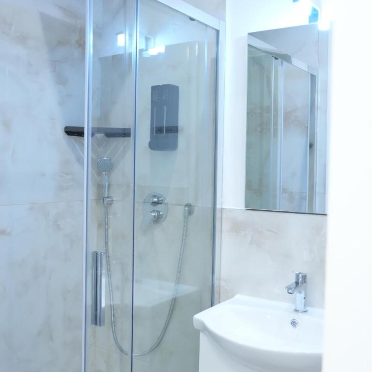 Bea Affittacamere - Double Room with Private Bathroom - 4