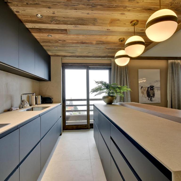 Méribel : Superbe appartement de 140m², 4 chambres, accès pistes, cheminée, WIFI, parking - FR-1-613-25 - Appartement (12 Adultes) - 30