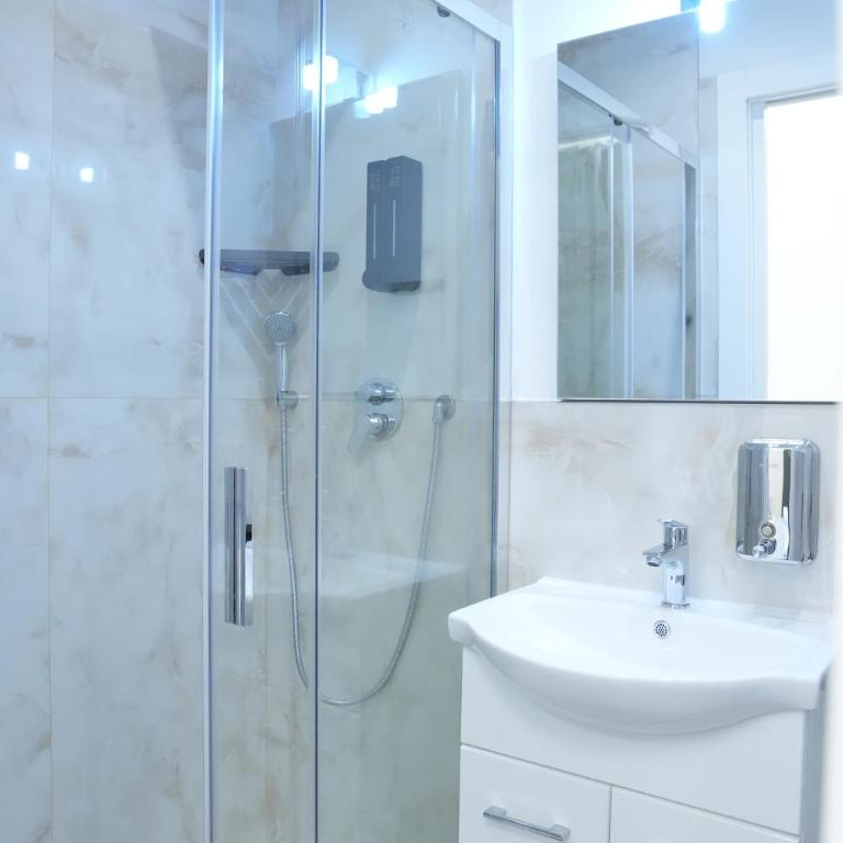 Bea Affittacamere - Double Room with Private Bathroom - 8