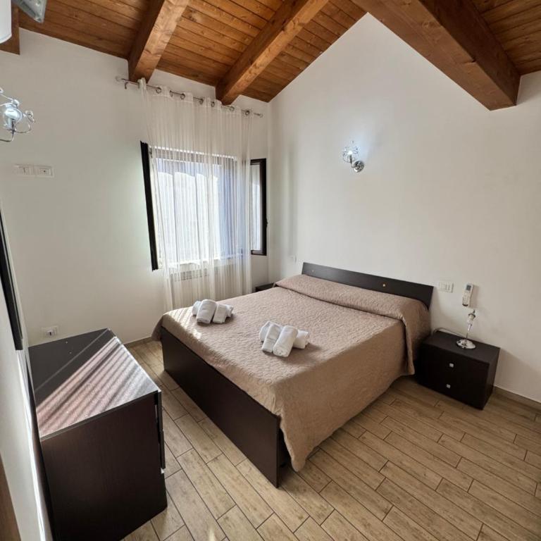 MOLO 24 LUXURY APARTMENT - with FREE Parking just 5 minutes walk from historic center - Three-Bedroom Apartment - 30