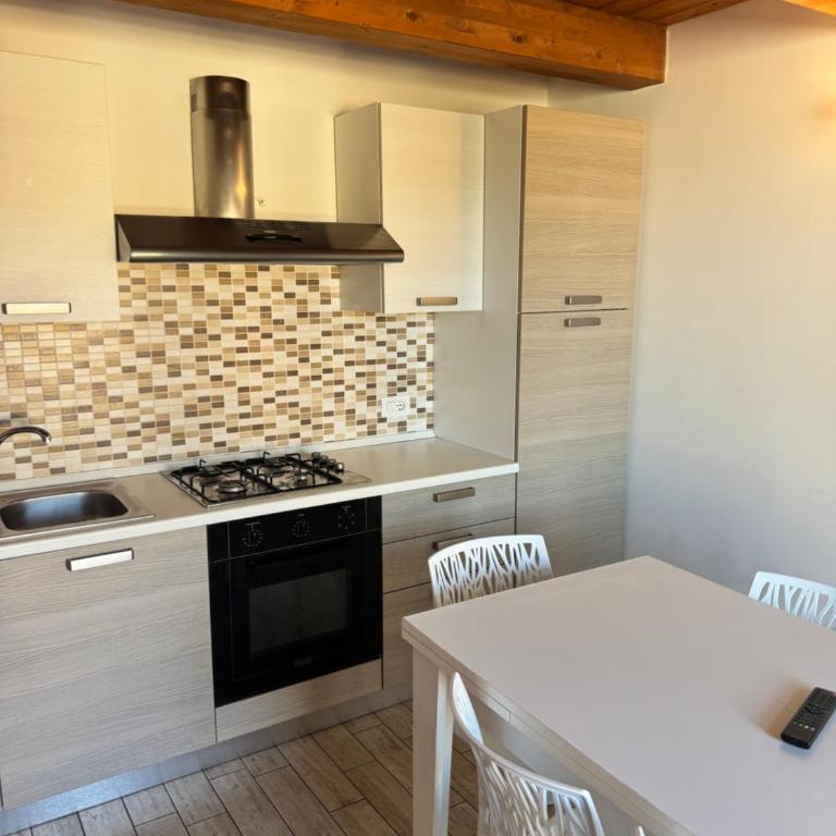 MOLO 24 LUXURY APARTMENT - with FREE Parking just 5 minutes walk from historic center - Three-Bedroom Apartment - 36