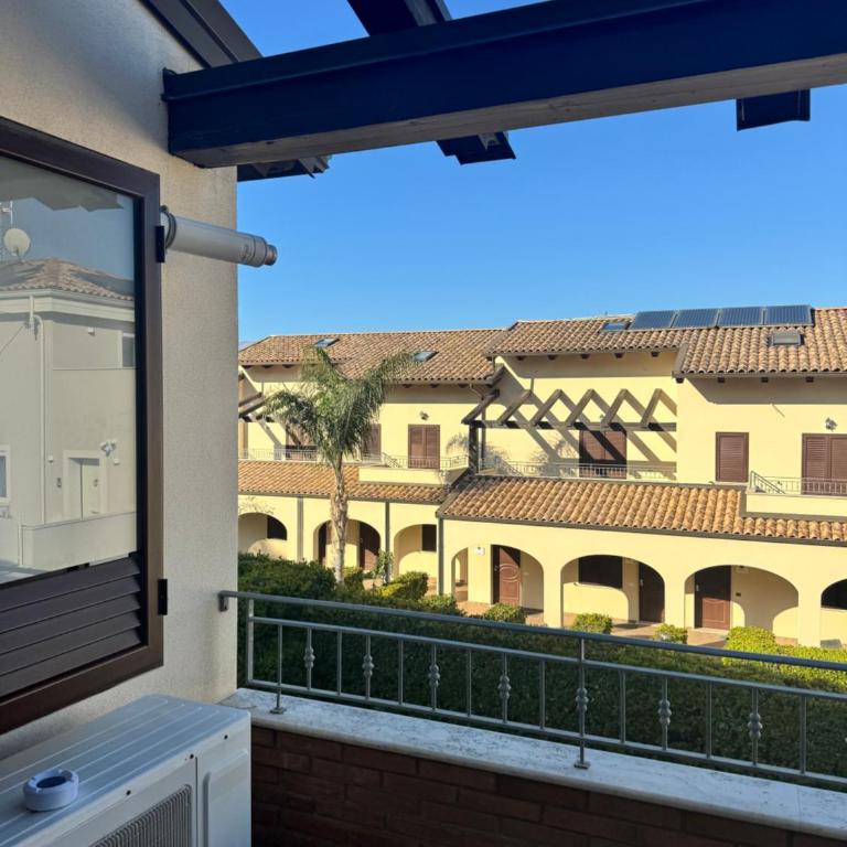 MOLO 24 LUXURY APARTMENT - with FREE Parking just 5 minutes walk from historic center - Three-Bedroom Apartment - 42