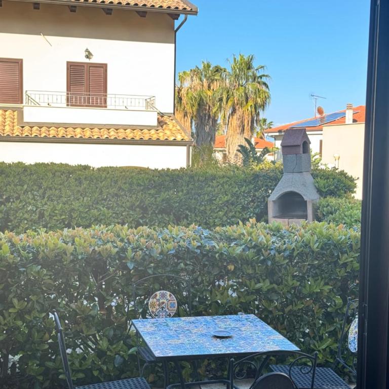 EIGHTEEN KT GOLDEN APARTMENT - With garden and private parking just 5 minutes walk from the historic center - Two-Bedroom Apartment - 35