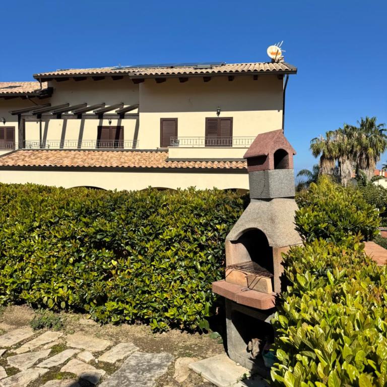 SEVENTEEN BLACK APARTMENT -With garden and private parking just 5 minutes walk from the historic center - Two-Bedroom Apartment - 5