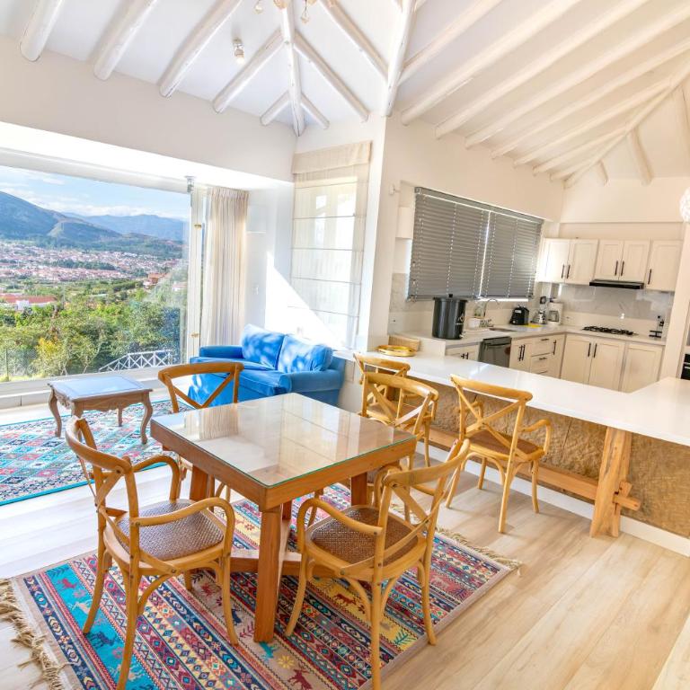 Familiares casas de campo con vista increíble - Four-Bedroom House - 18
