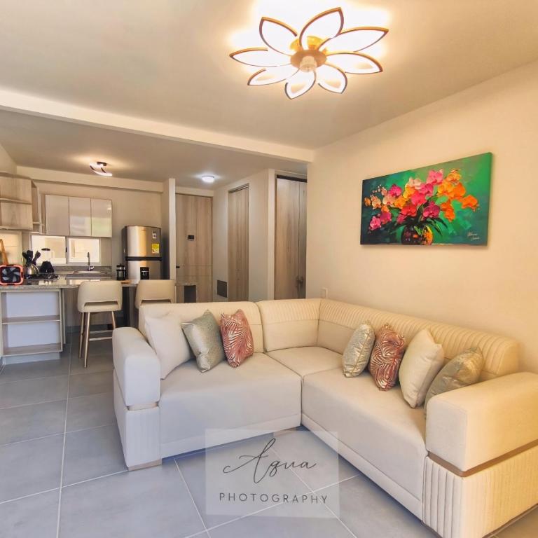 Suite con piscina cerca del mar, ideal para relajarse - Two-Bedroom Apartment with Balcony - 2