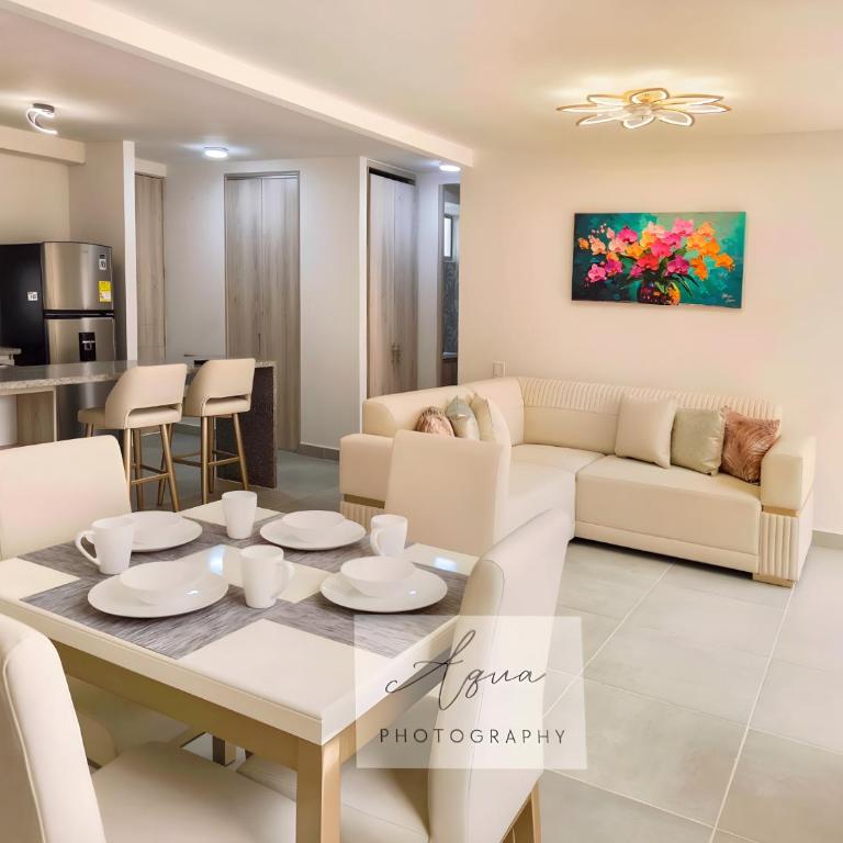 Suite con piscina cerca del mar, ideal para relajarse - Two-Bedroom Apartment with Balcony - 10