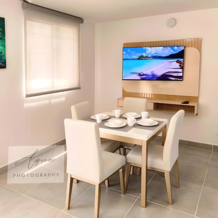 Suite con piscina cerca del mar, ideal para relajarse - Two-Bedroom Apartment with Balcony - 13