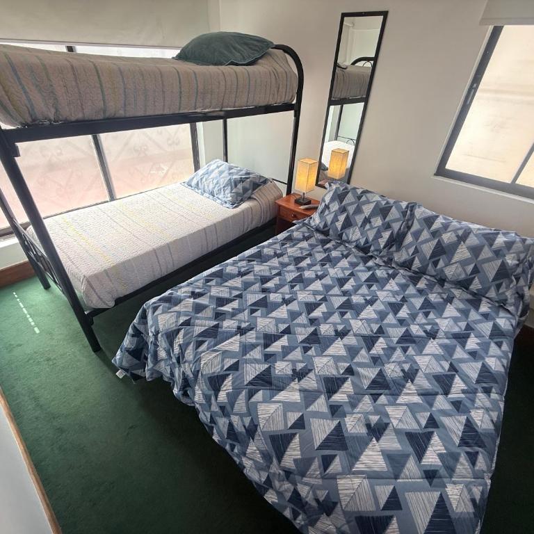 Hostal EntreOrientes - Quadruple Room with Shared Bathroom - 3